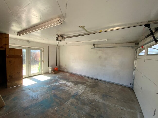 Building Photo - 611 Park St