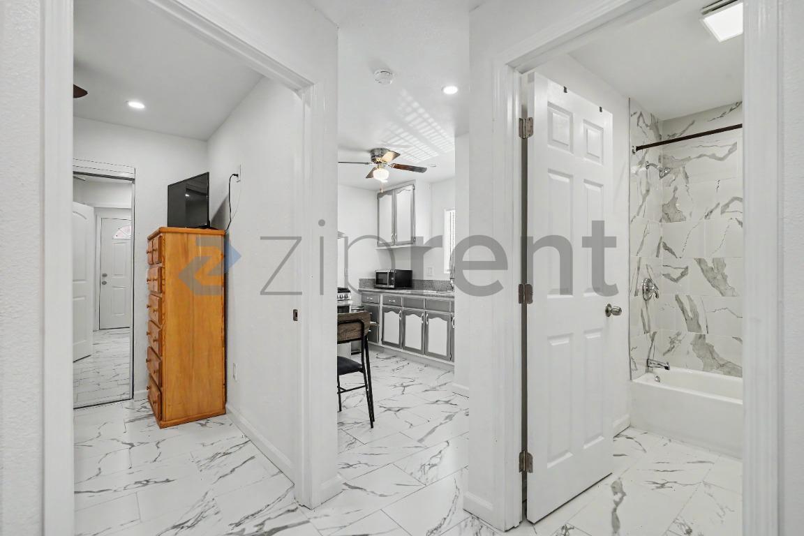 Building Photo - 1208 Field Ave