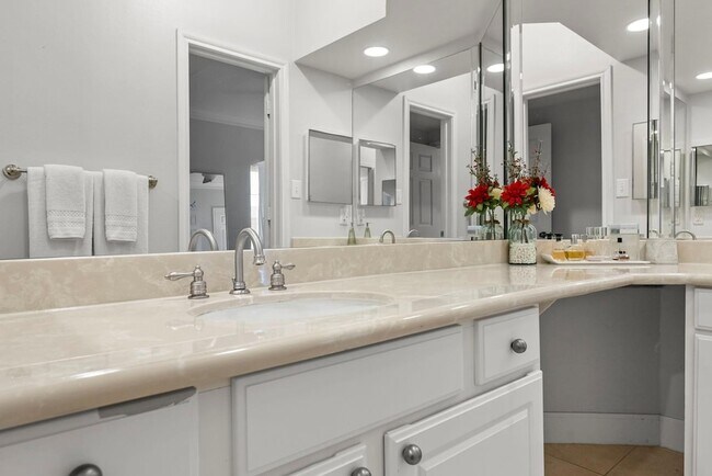 Building Photo - 7701 Rialto Blvd