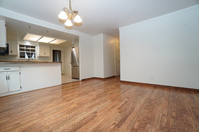 Building Photo - 2569 Camden Ln