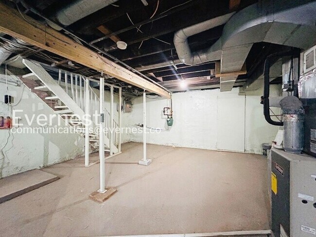 Building Photo - 303 Kirk Ave