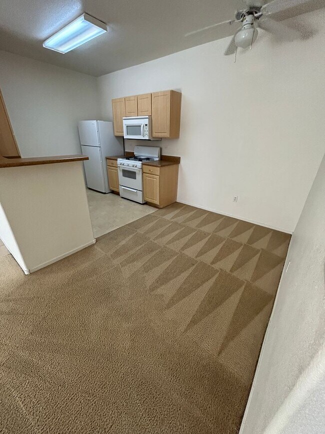 Building Photo - 2nd floor Condo in Gate Community Near Sky...