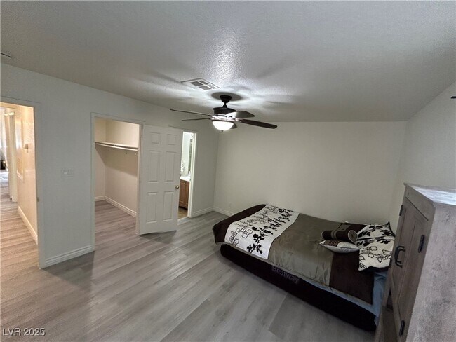 Building Photo - 5044 S Rainbow Blvd