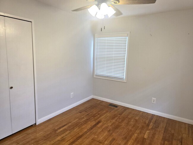 Building Photo - 118 Forest Oaks Dr