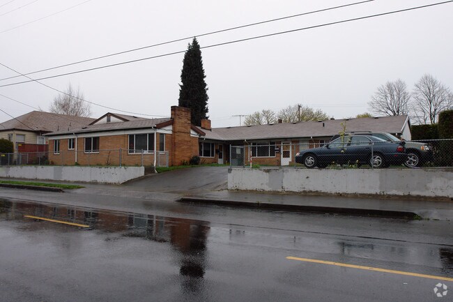 Building Photo - 2526-2536 N Killingsworth St