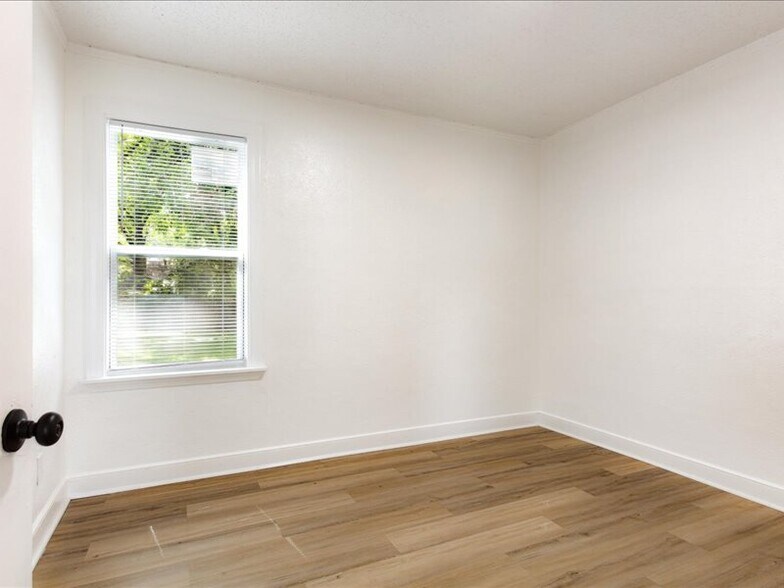 Building Photo - 41 N Bingham St