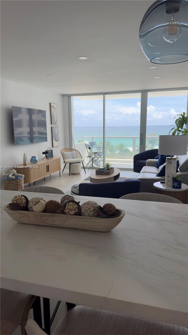 Primary Photo - 5161 Collins Ave