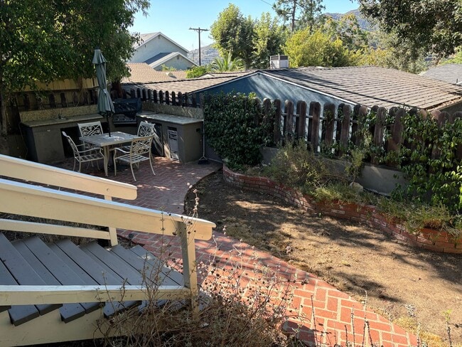 Building Photo - La Crescenta 3 bedroom 2 bath updated home.