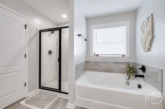 Building Photo - 114 Sams Dr