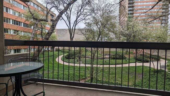 Building Photo - 2525 Main St