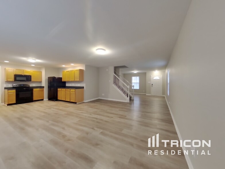 Building Photo - 3032 W Longbranch Dr