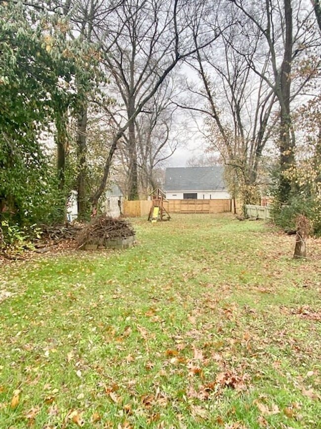 Building Photo - Incredible 3 BDRM / 2.5 BTH Franklin Home Available Now!