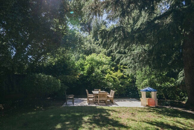 Building Photo - Fabulous spacious home, Great Highlands cul de sac, easy commute, exceptional Cupertino Schools!