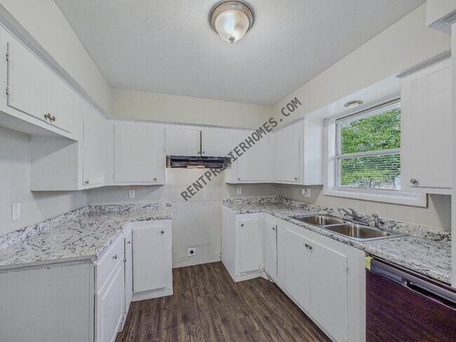 Building Photo - 202 S Claremont Ave