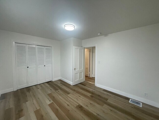 Building Photo - 475 Wilson St