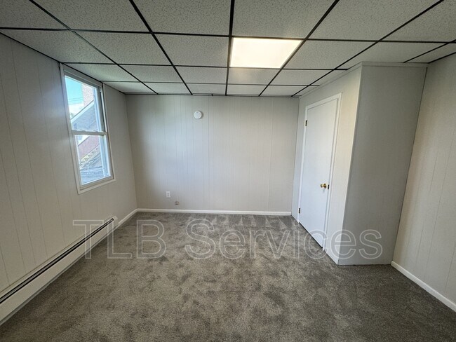 Building Photo - 139 Sand St