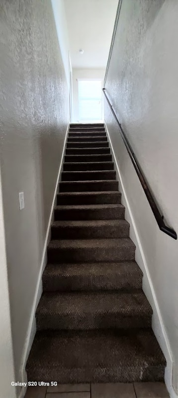 Building Photo - 5823 Bridle Bnd