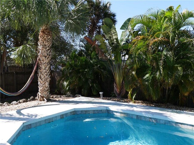 Building Photo - 3026 Vinson Ave