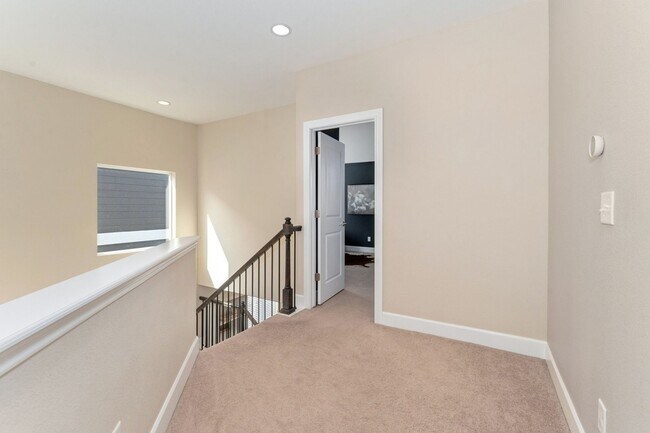 Building Photo - Evolve Real Estate: Evolve Real Estate: Meticulous Executive 4 Bedroom Plus Den Plus Finished Bas...