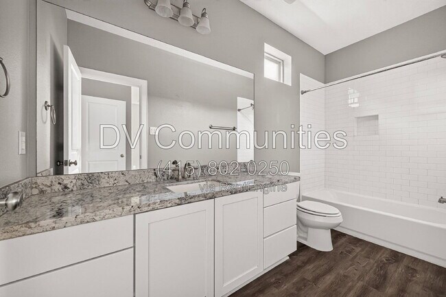 Building Photo - 1204 3rd St