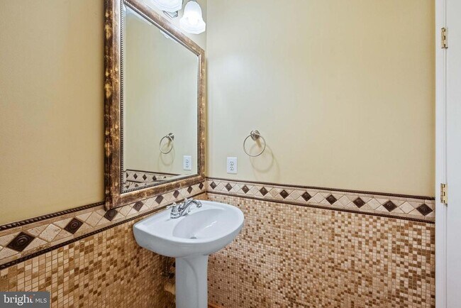 Building Photo - 7517 Lindberg Dr