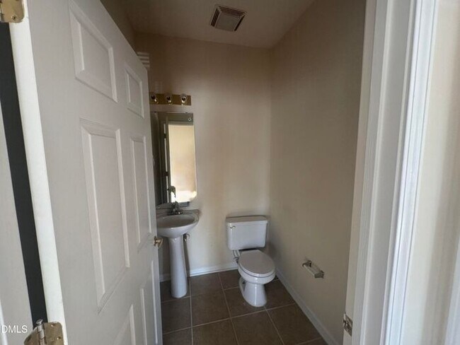Building Photo - Special Rate! SPACIOUS 1 Bed 1.5 Bath Condo with Sunroom and AMENITIES!!!