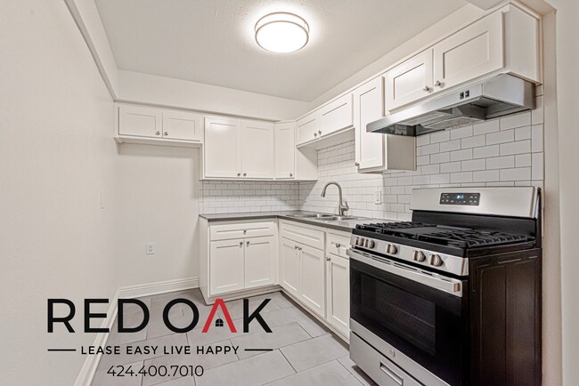 Primary Photo - 326 1/2 Normandie Ave-309