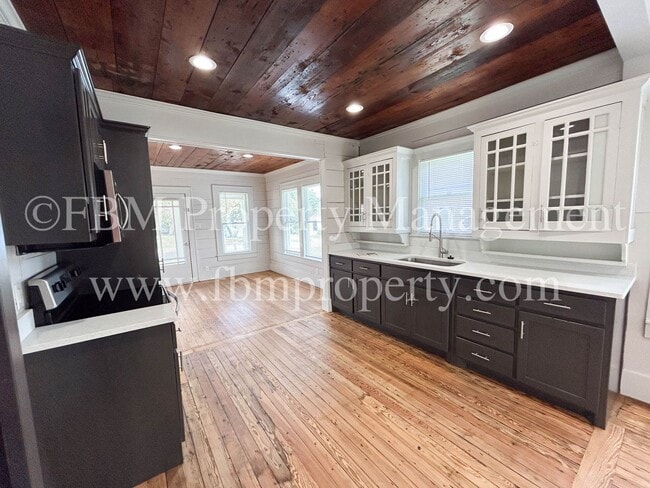 Building Photo - 1407 N Preston St