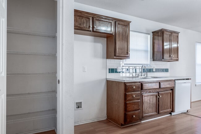 Building Photo - 5700 SE 87th St