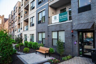 Building Photo - 1522-1532 W Girard Ave