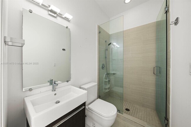 Building Photo - 2675 S Bayshore Dr