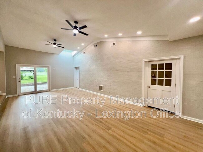 Building Photo - 3520 Combs Ferry Rd