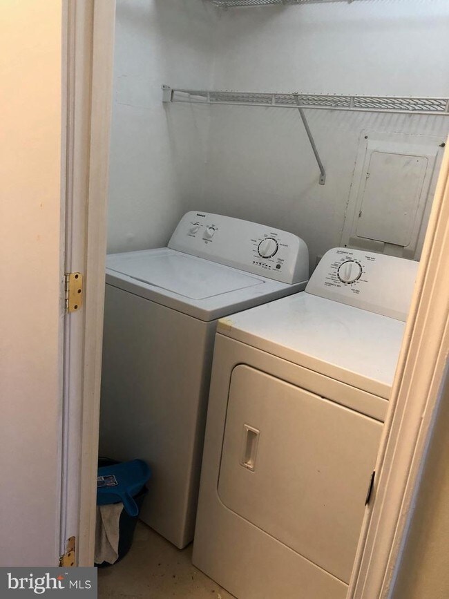 Building Photo - 1007 Yardley Commons