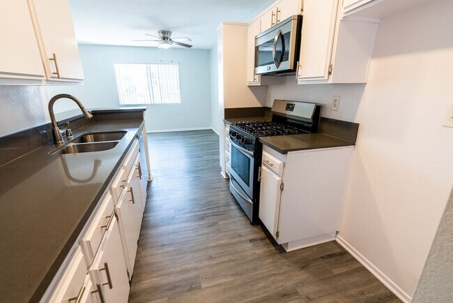 Interior Photo - 4432 Coldwater Canyon