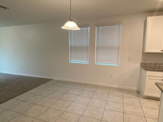 Building Photo - 3 Bedroom 2 Bath Home in Orchid Terrace for RENT!