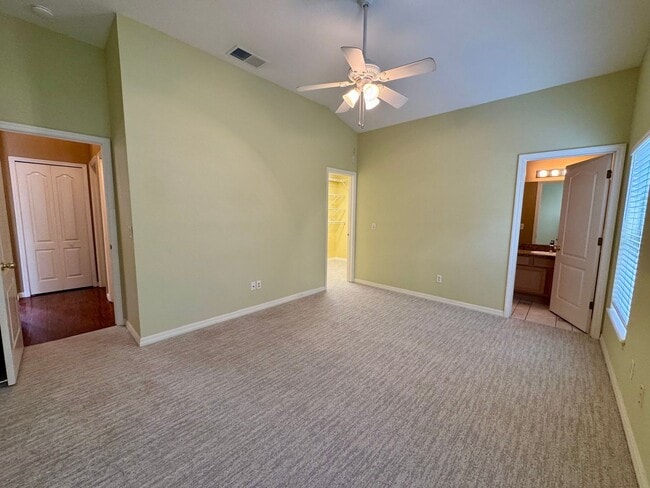 Building Photo - IMMACULATE 2 Bedroom / 2 Bathroom in Count...