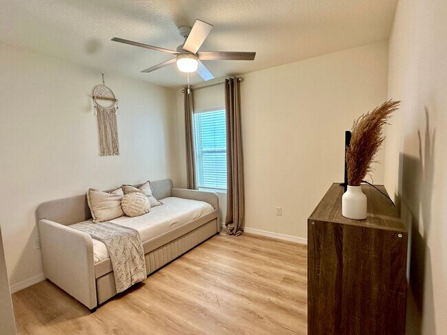 Building Photo - Now Available in Newest Up-and-Coming Neighborhood of Groveland