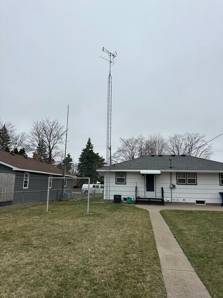 Building Photo - 736 32nd Ave N