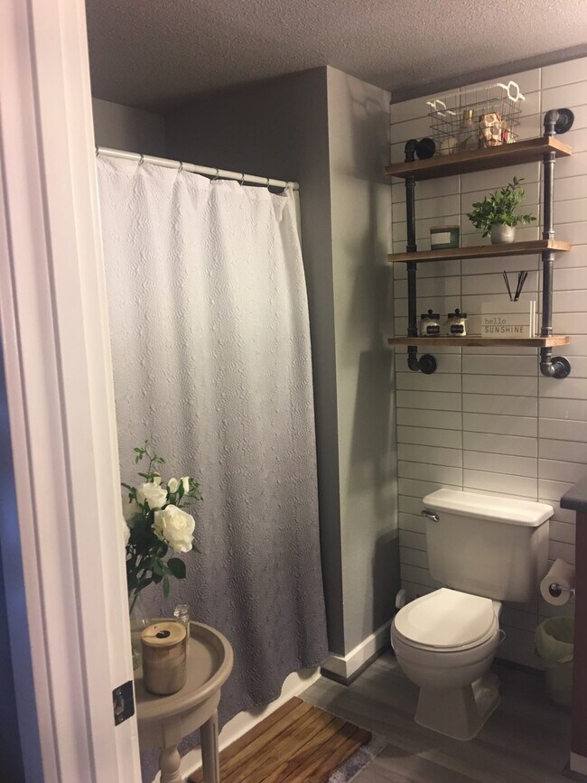 Building Photo - Luxury Condo