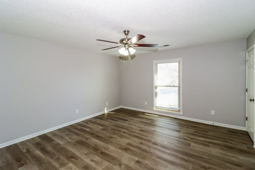 Building Photo - 2703 Twisted Oak Cove N