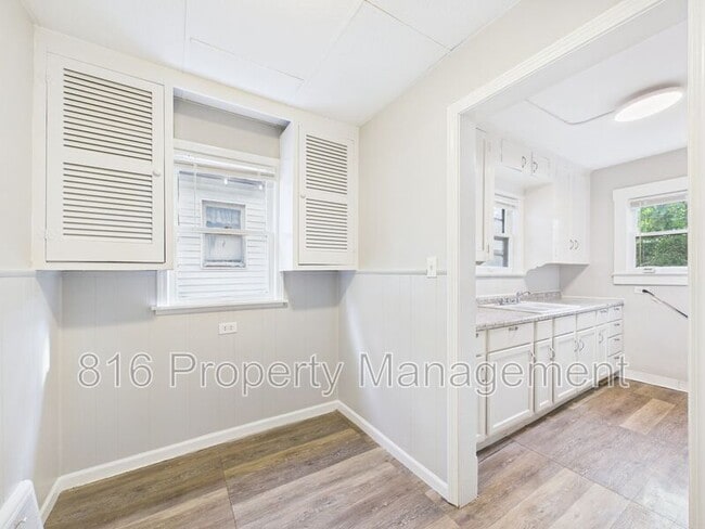 Building Photo - 6612 Park Ave E