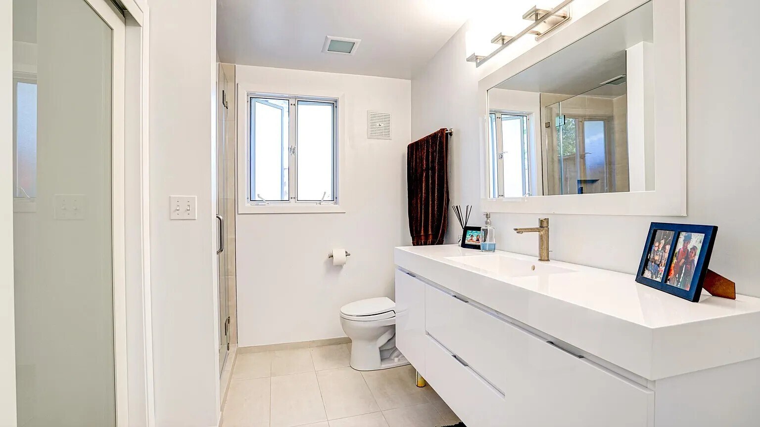 Bathroom #3 connected to the 4th bedroom / In Law - 1415 Butterfield Rd