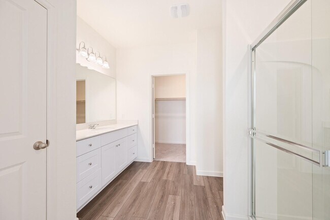 Building Photo - 6310 Highland Bnd Dr