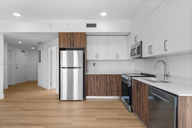 Building Photo - 2479 NE 192 St