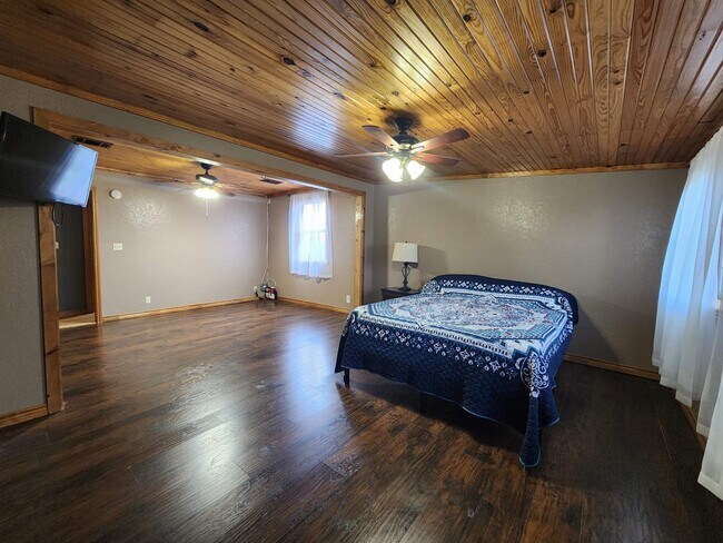 Building Photo - 624 CR 408
