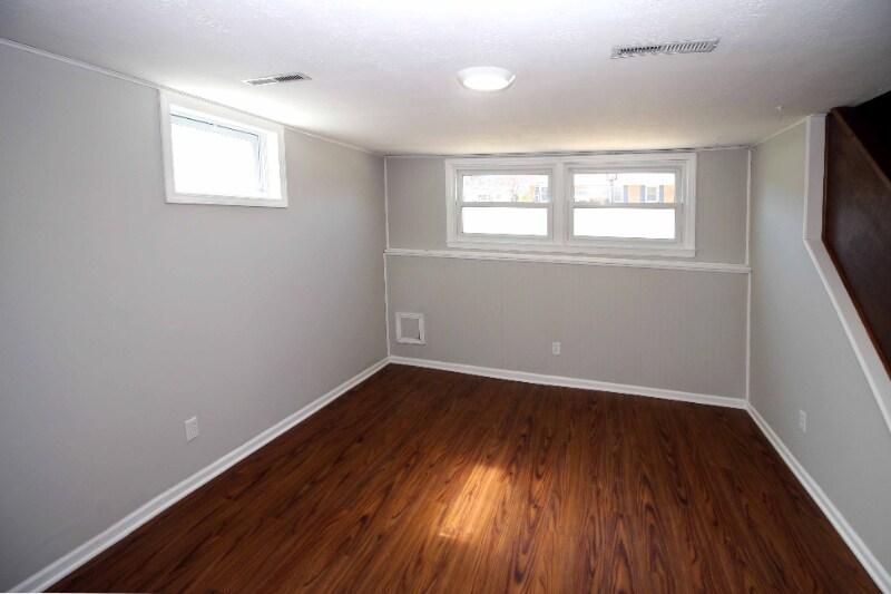 Building Photo - 106 N 1st St