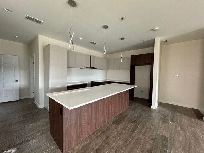 Building Photo - 210 Veracruz Dr