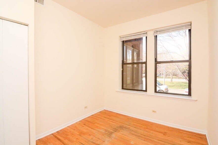 Building Photo - 2319 N Kedzie Blvd