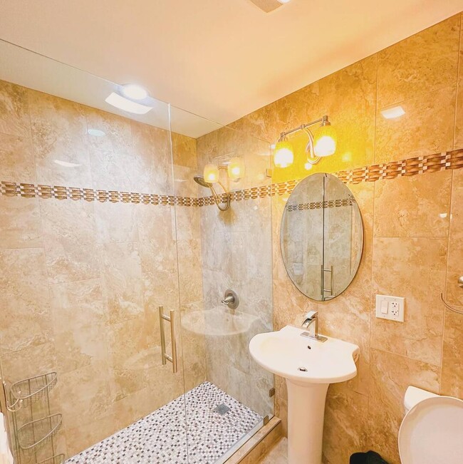 Building Photo - 1575 Sandpebble Dr
