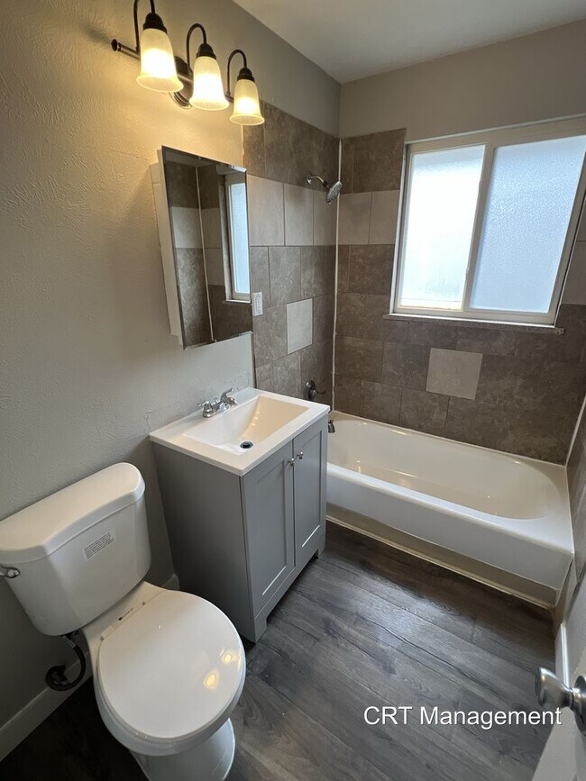 Building Photo - Freshly Updated 3-Bedroom, 1-Bathroom **Sp...